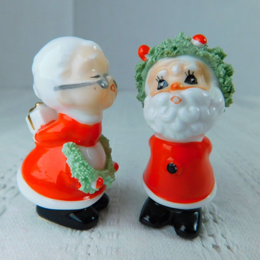 Napcoware Figurines Santa & Mrs. Claus Kissing Bone China Vintage Christmas EUC